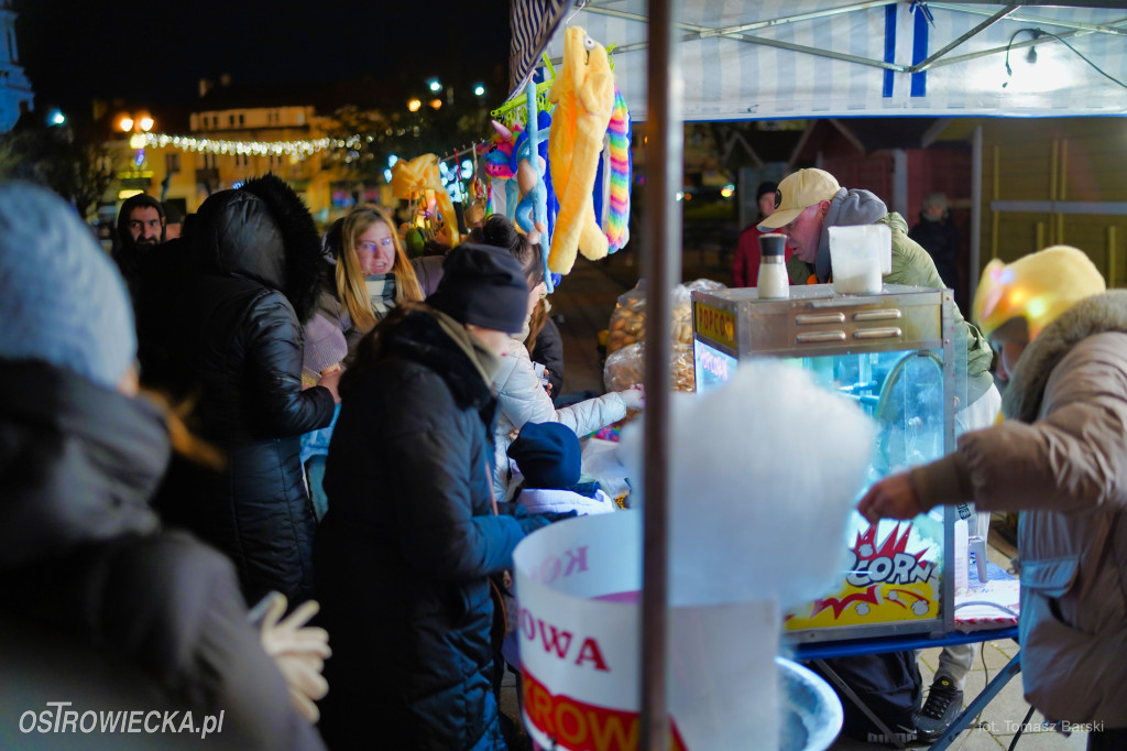 Choinka na Rynku rozświetlona!