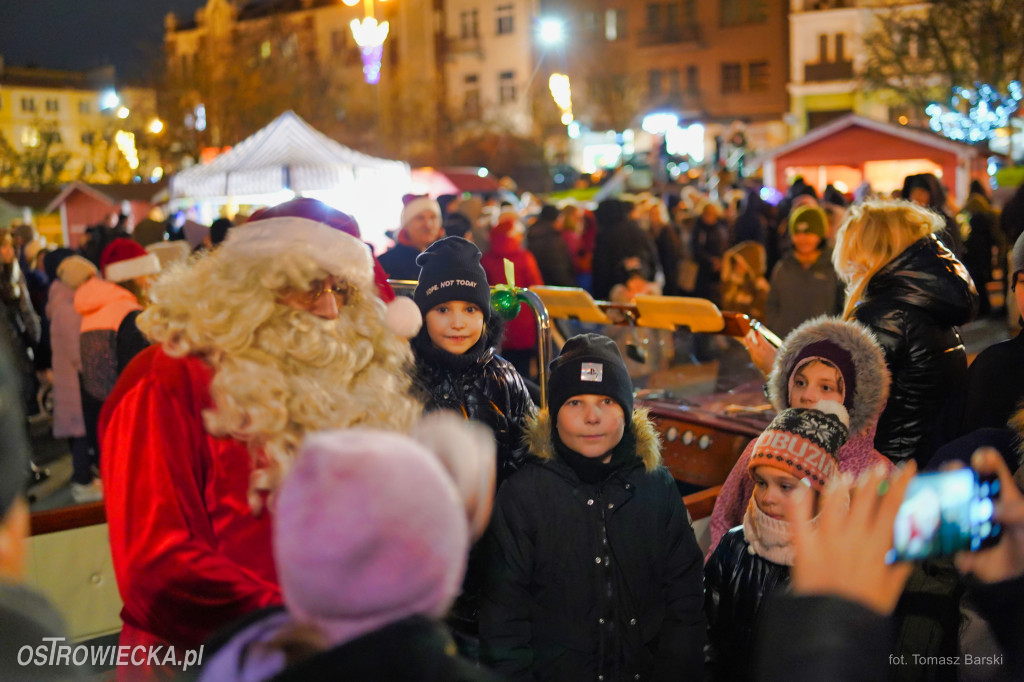 Choinka na Rynku rozświetlona!
