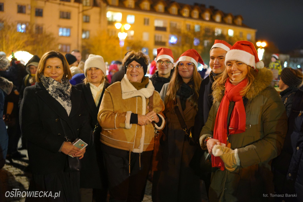 Choinka na Rynku rozświetlona!