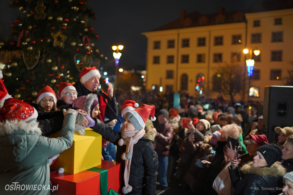 Choinka na Rynku rozświetlona!