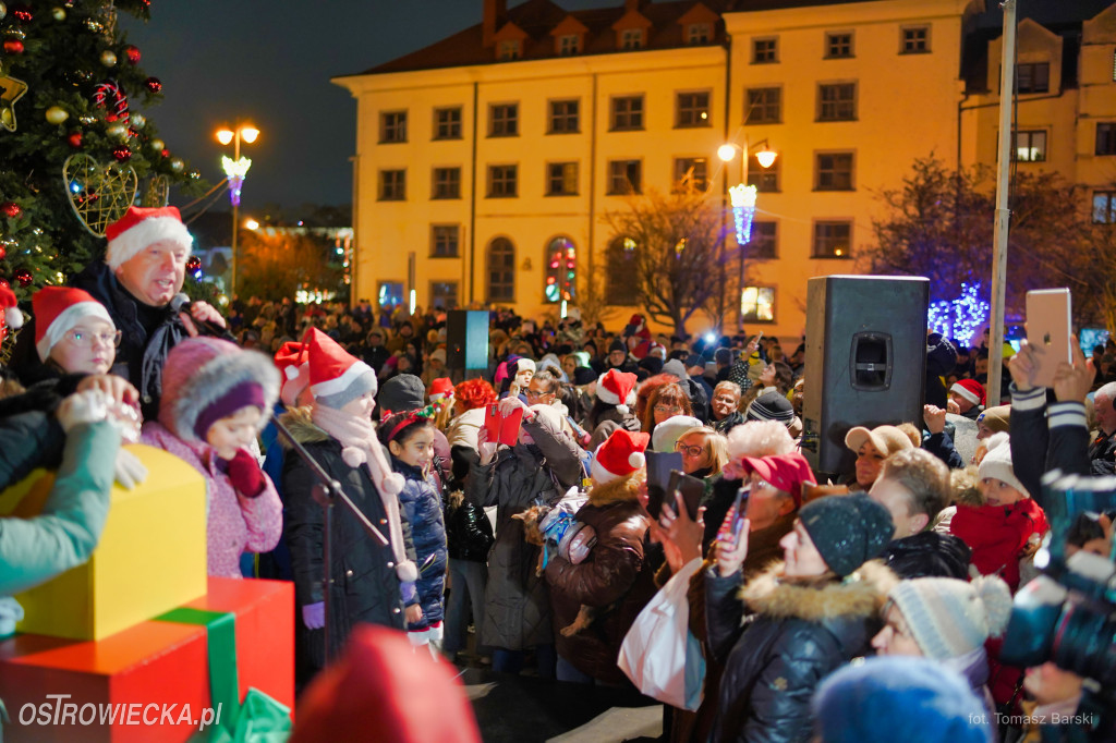 Choinka na Rynku rozświetlona!