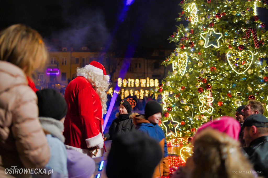 Choinka na Rynku rozświetlona!