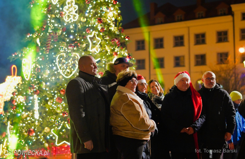 Choinka na Rynku rozświetlona!
