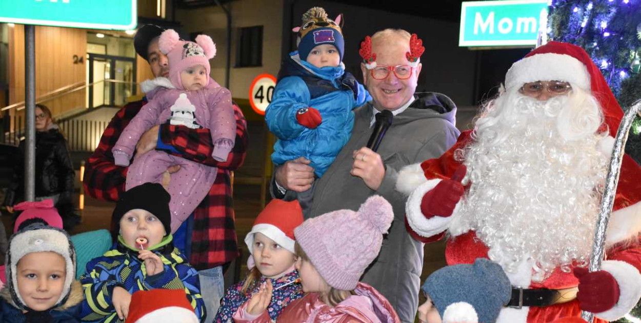 Uroczyste rozświetlenie choinki w Waśniowie