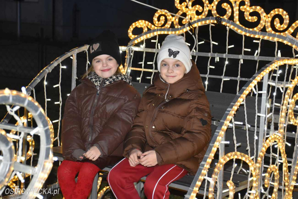 Uroczyste rozświetlenie choinki w Waśniowie