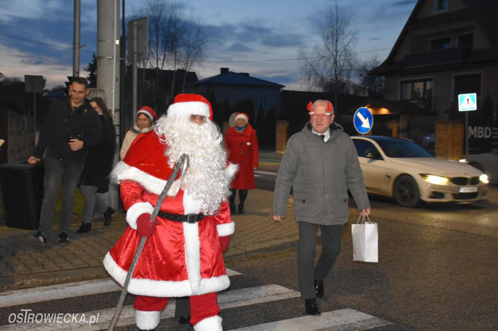 Uroczyste rozświetlenie choinki w Waśniowie