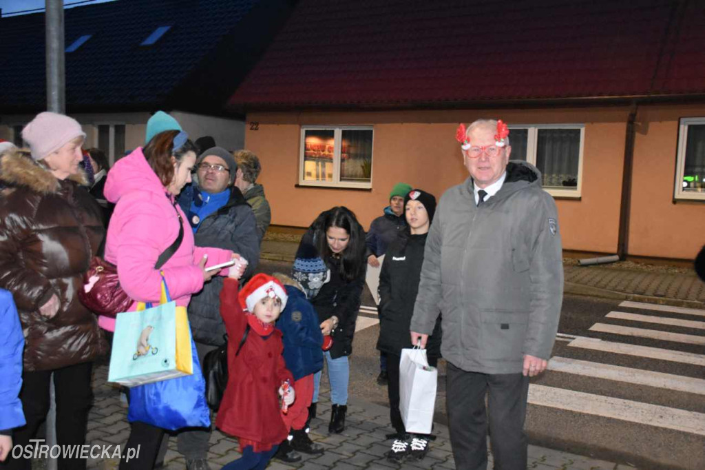 Uroczyste rozświetlenie choinki w Waśniowie