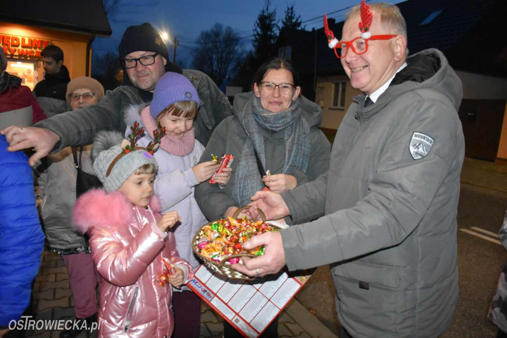 Uroczyste rozświetlenie choinki w Waśniowie