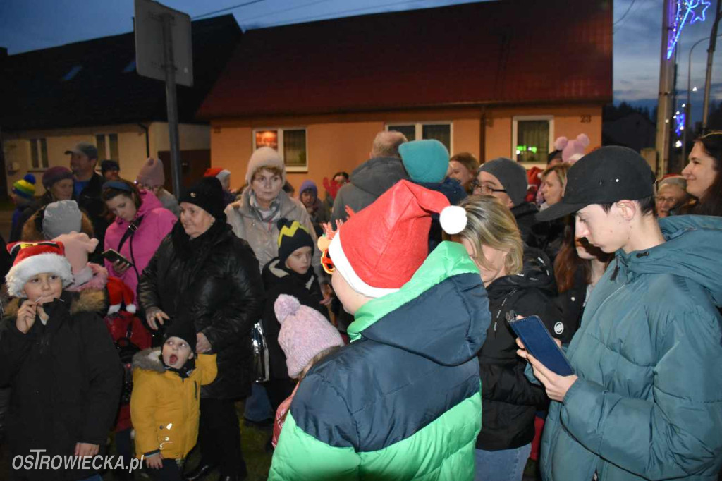 Uroczyste rozświetlenie choinki w Waśniowie