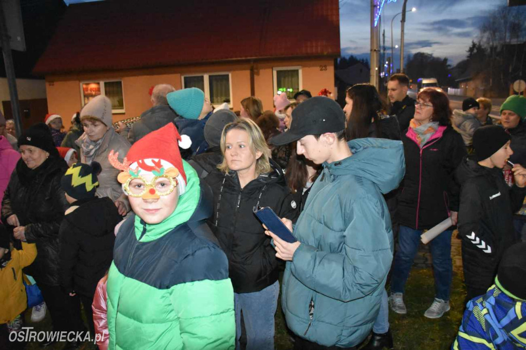 Uroczyste rozświetlenie choinki w Waśniowie