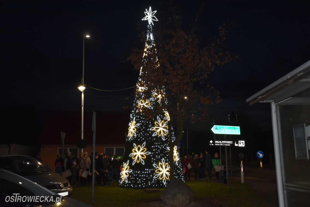 Uroczyste rozświetlenie choinki w Waśniowie
