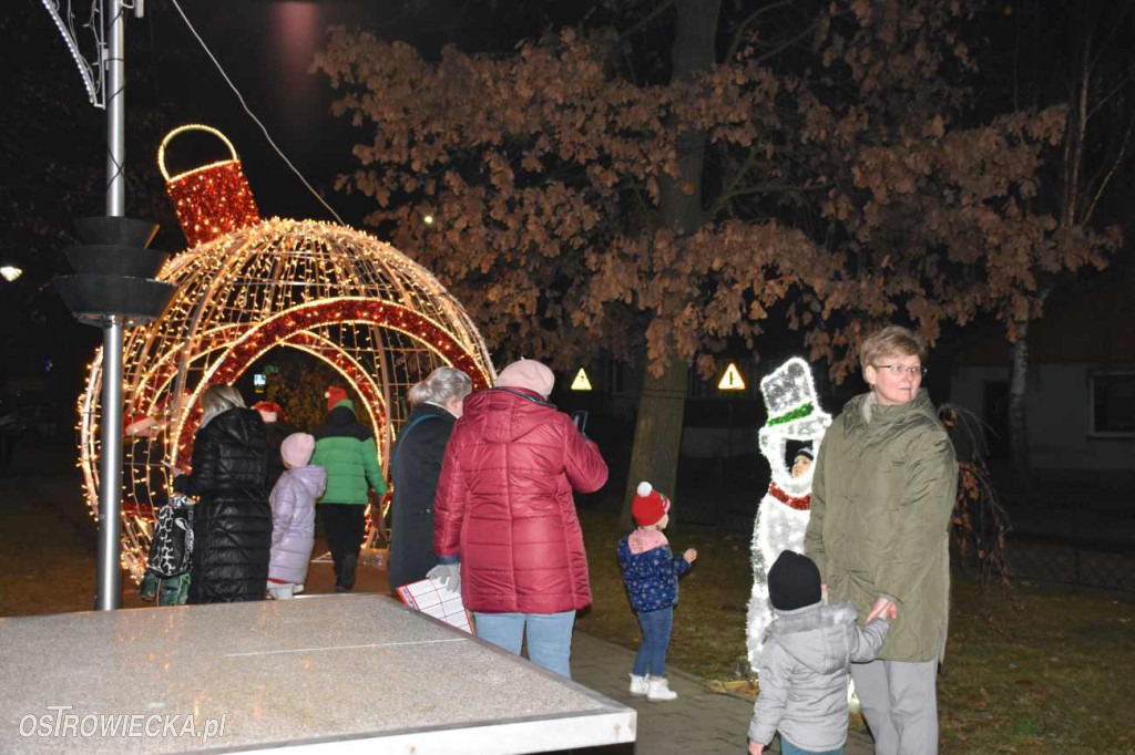 Uroczyste rozświetlenie choinki w Waśniowie