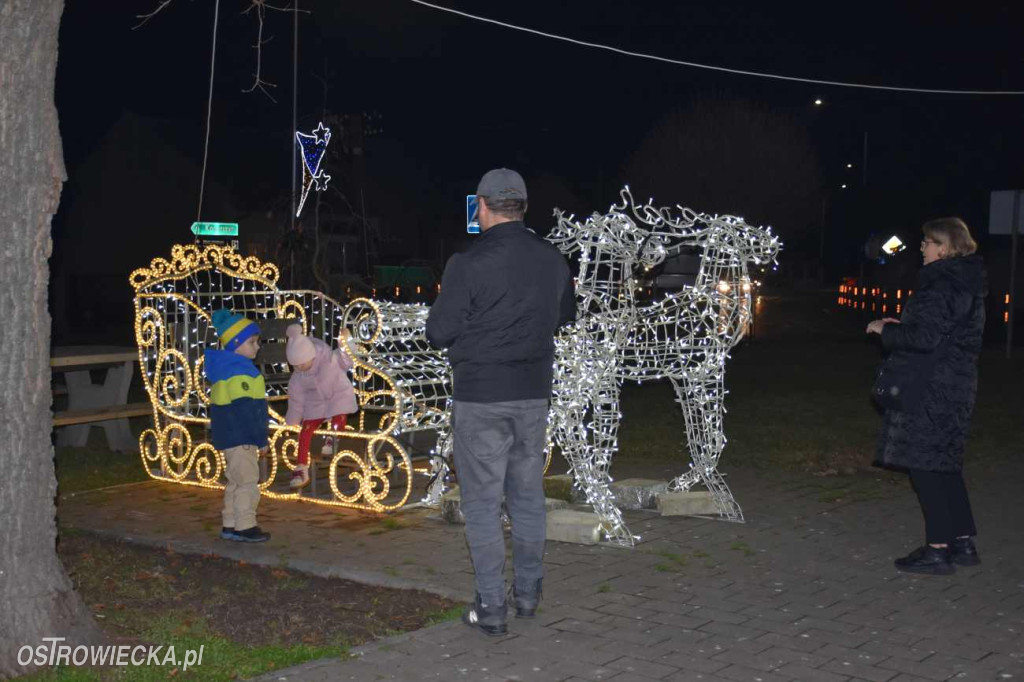 Uroczyste rozświetlenie choinki w Waśniowie