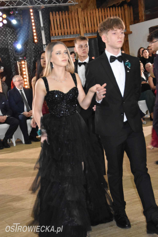 „Staszic” pierwszy na studniówkowym parkiecie