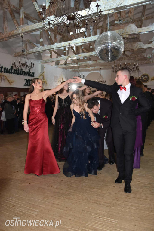 „Staszic” pierwszy na studniówkowym parkiecie