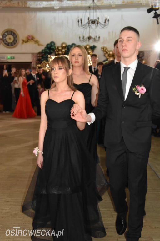 „Staszic” pierwszy na studniówkowym parkiecie