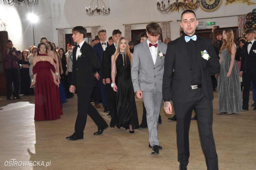 „Staszic” pierwszy na studniówkowym parkiecie