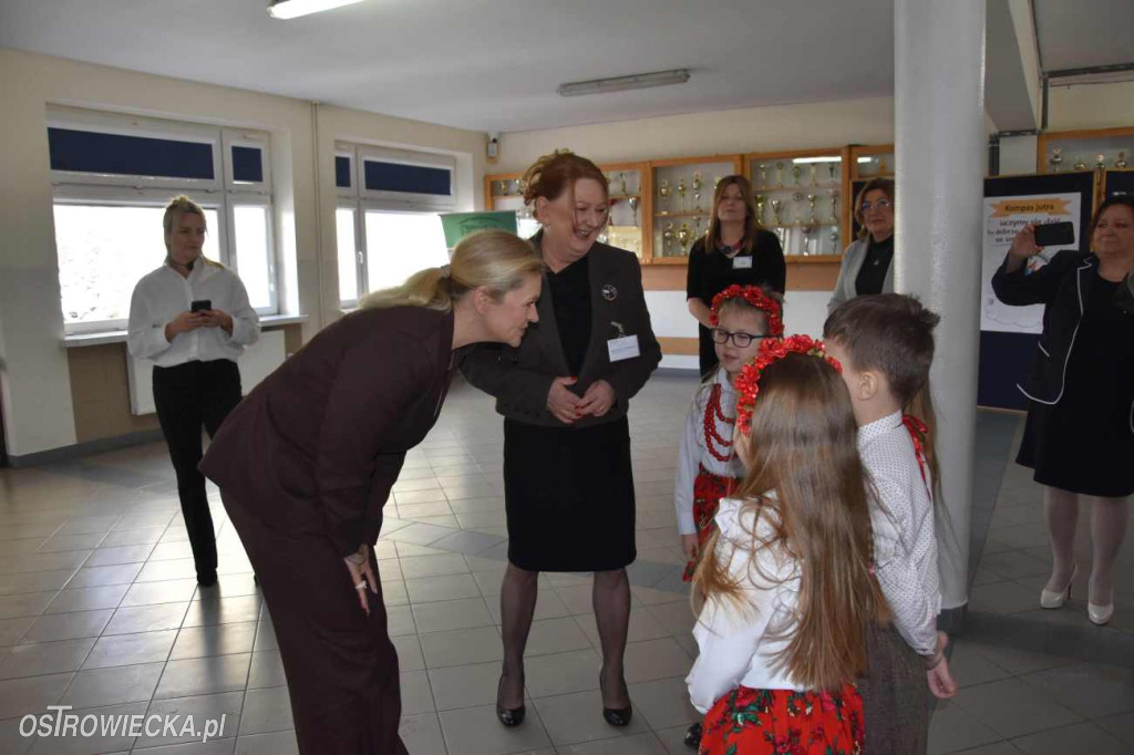Wizyta minister Barbary Nowackiej  w Szewnie