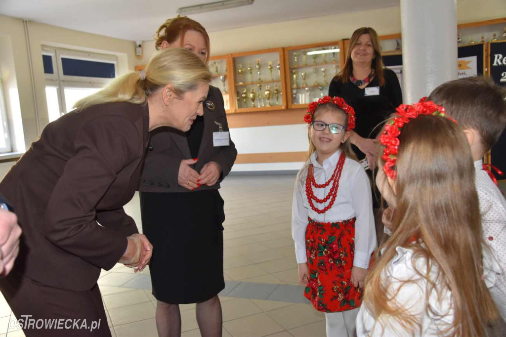 Wizyta minister Barbary Nowackiej  w Szewnie