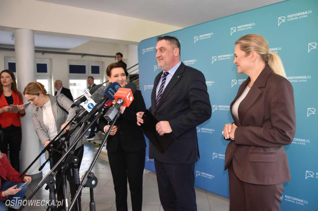 Wizyta minister Barbary Nowackiej  w Szewnie