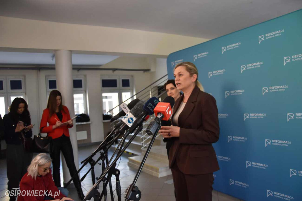 Wizyta minister Barbary Nowackiej  w Szewnie