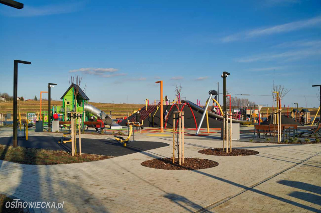Plac zabaw na waśniowskich błoniach