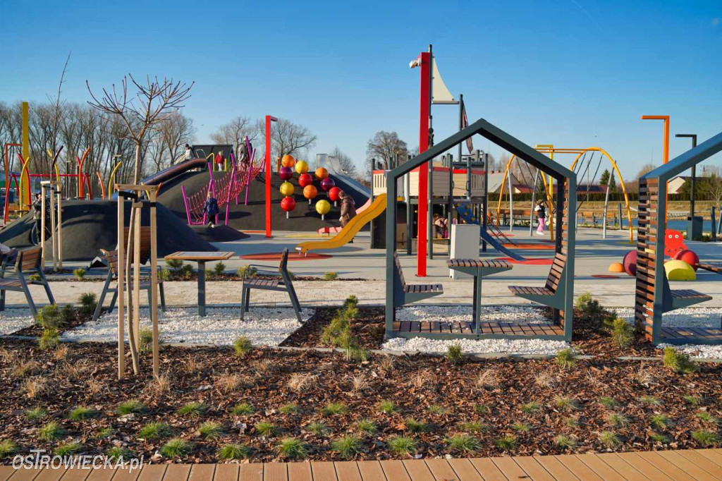 Plac zabaw na waśniowskich błoniach