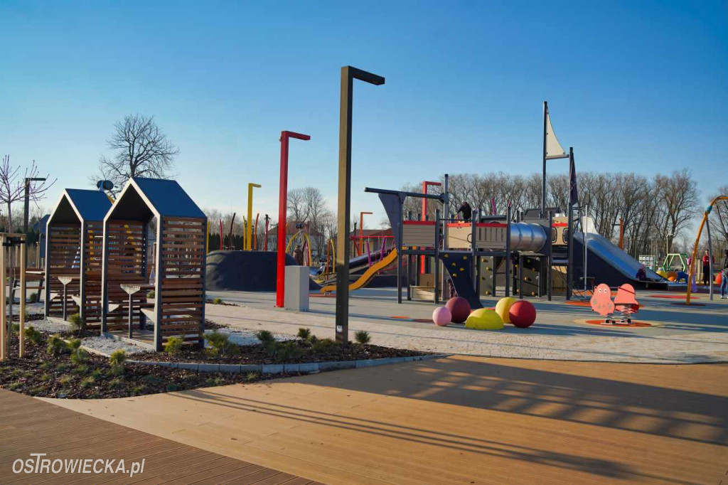 Plac zabaw na waśniowskich błoniach