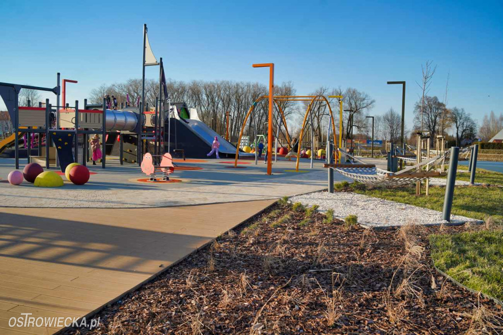 Plac zabaw na waśniowskich błoniach