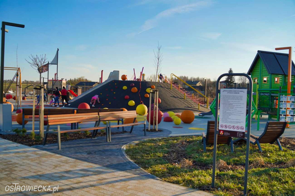 Plac zabaw na waśniowskich błoniach