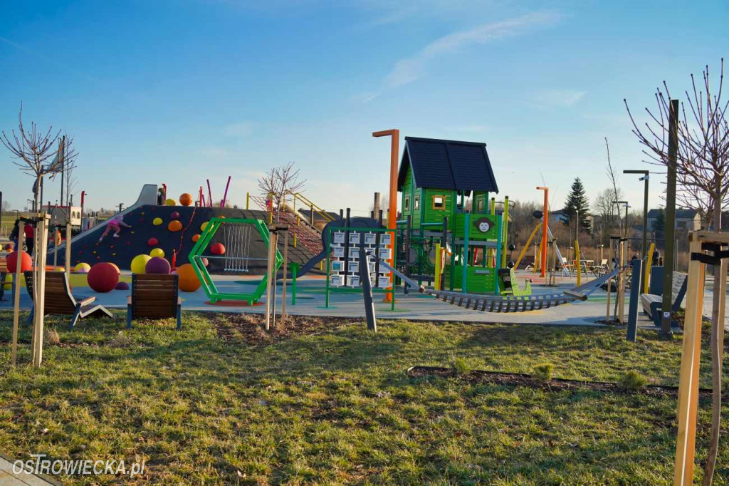 Plac zabaw na waśniowskich błoniach