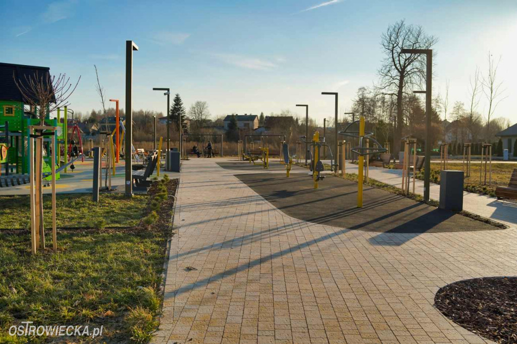 Plac zabaw na waśniowskich błoniach