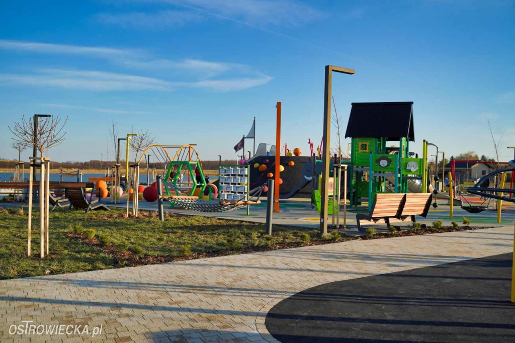 Plac zabaw na waśniowskich błoniach