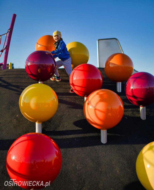 Plac zabaw na waśniowskich błoniach