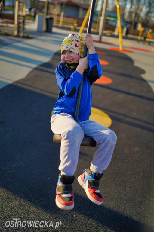 Plac zabaw na waśniowskich błoniach