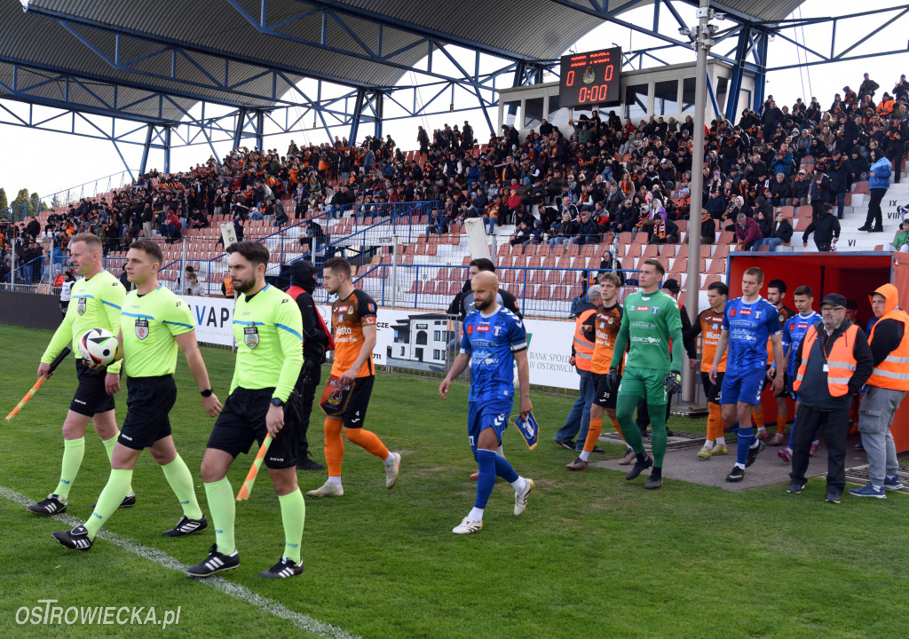 Bolesny remis w Ostrowcu