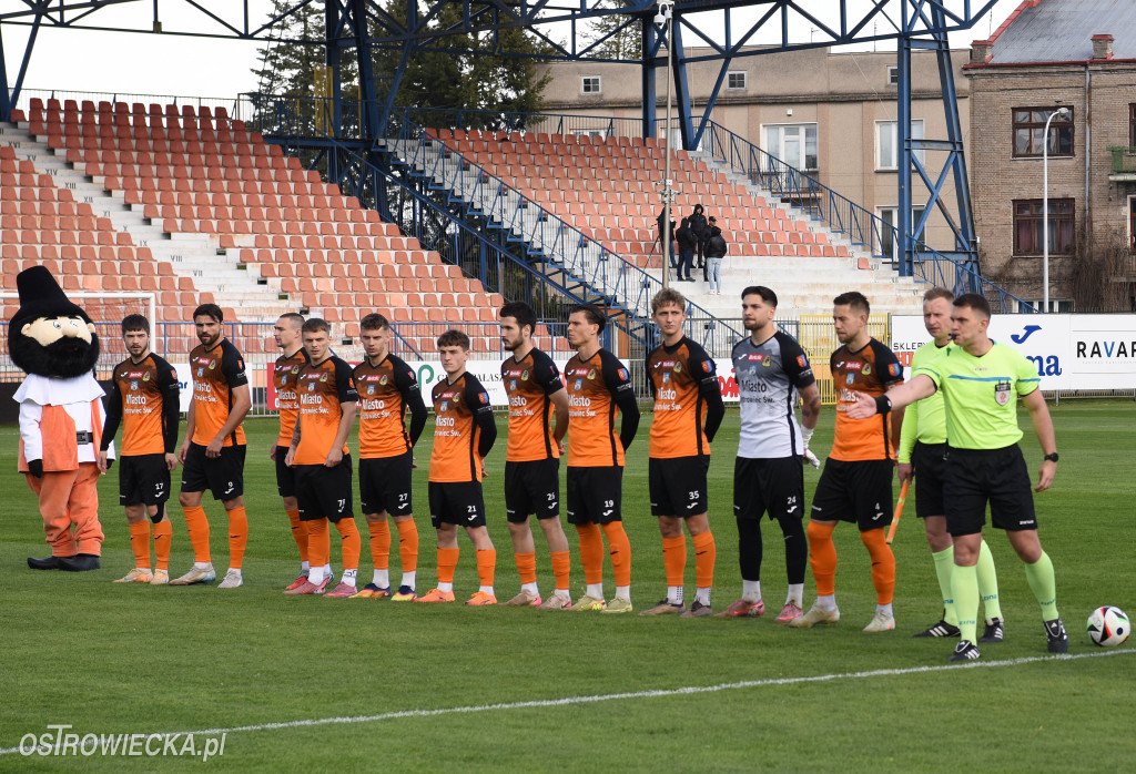 Bolesny remis w Ostrowcu