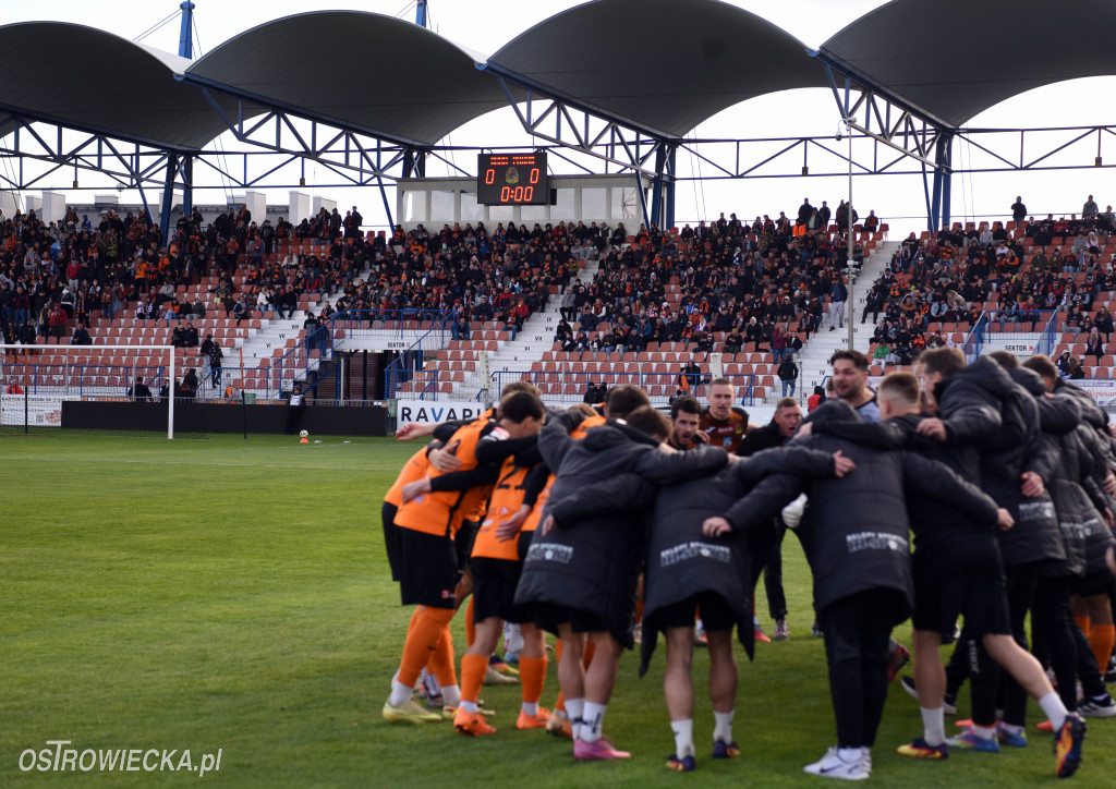 Bolesny remis w Ostrowcu