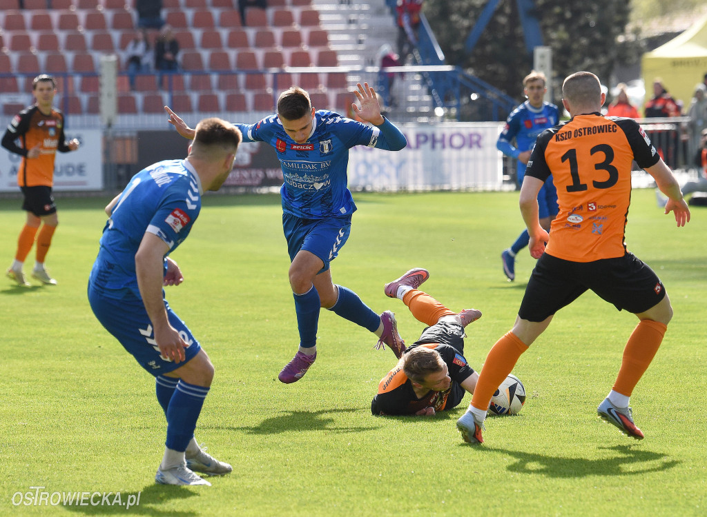 Bolesny remis w Ostrowcu