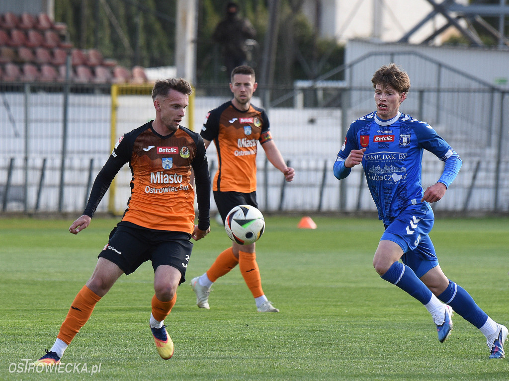 Bolesny remis w Ostrowcu