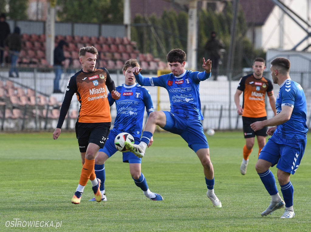 Bolesny remis w Ostrowcu