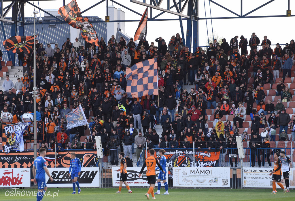 Bolesny remis w Ostrowcu