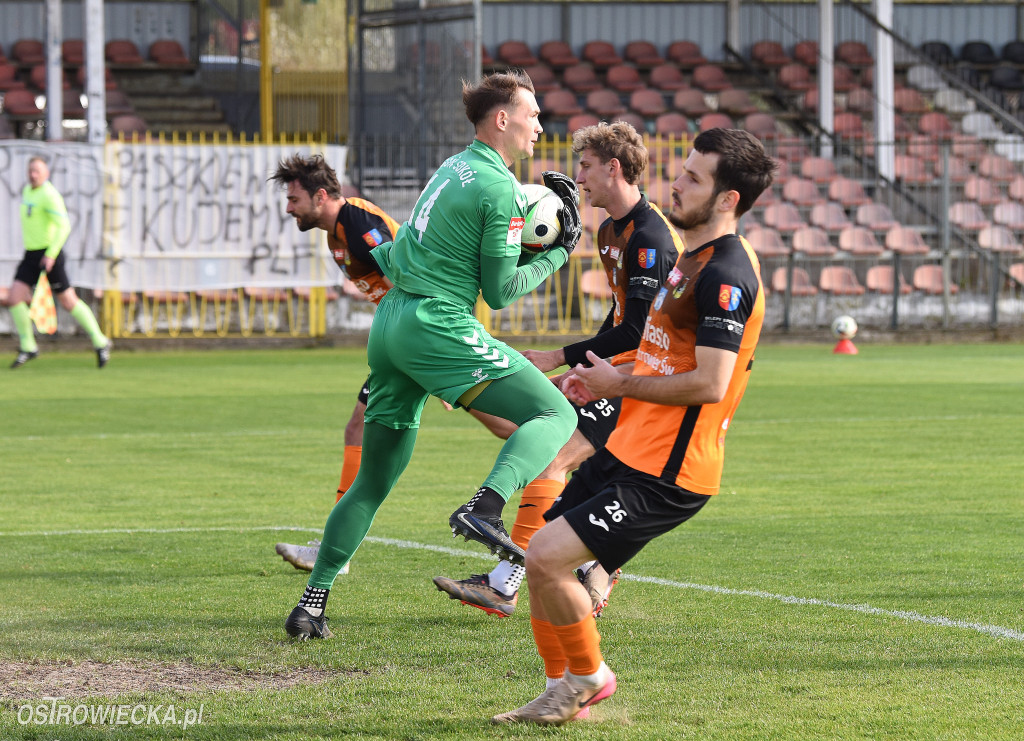 Bolesny remis w Ostrowcu