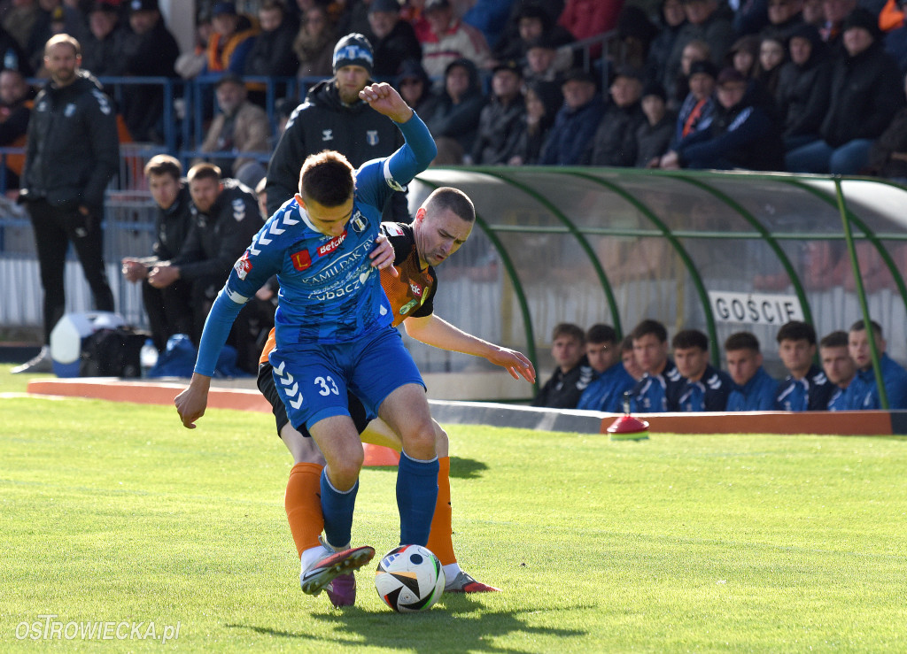 Bolesny remis w Ostrowcu