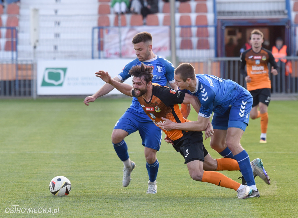 Bolesny remis w Ostrowcu