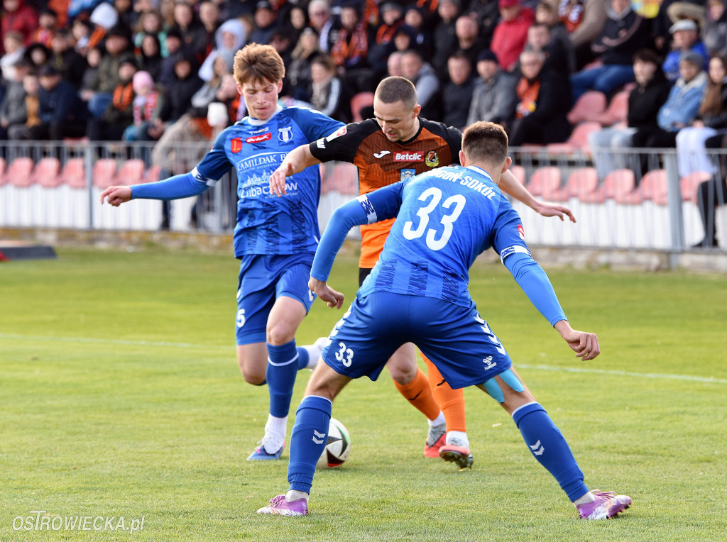 Bolesny remis w Ostrowcu