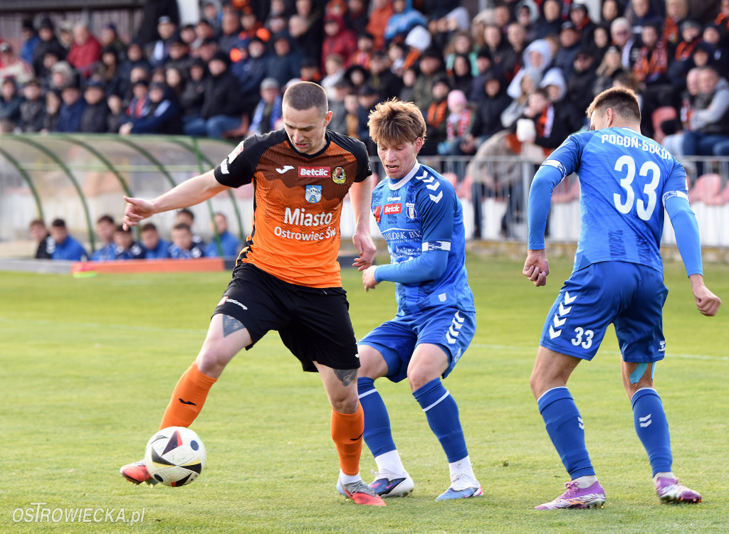 Bolesny remis w Ostrowcu