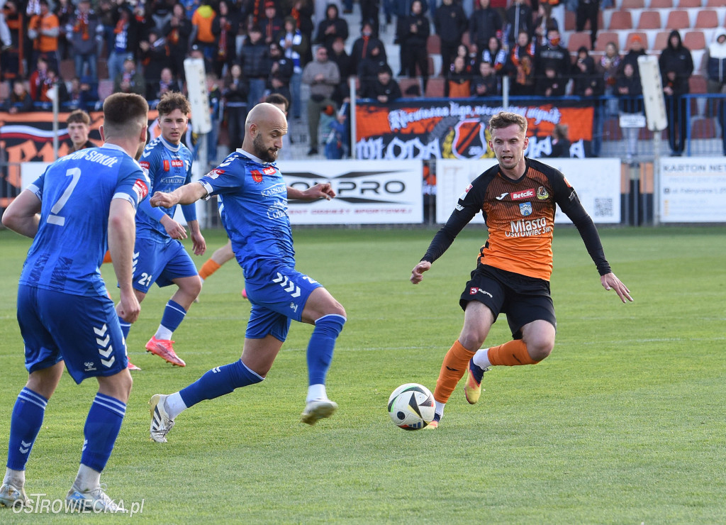 Bolesny remis w Ostrowcu