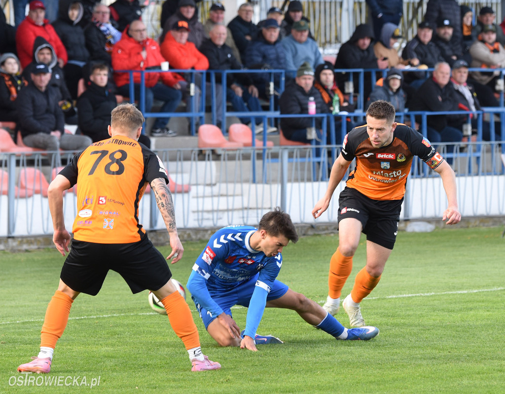 Bolesny remis w Ostrowcu