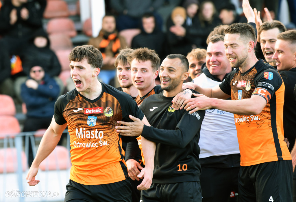 Bolesny remis w Ostrowcu